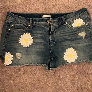 LC daisy design shorts